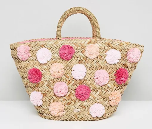 Большая соломенная сумка-корзина крупного плетения с розовыми помпонами, Whistles, 5040 руб. (на сайте Asos)