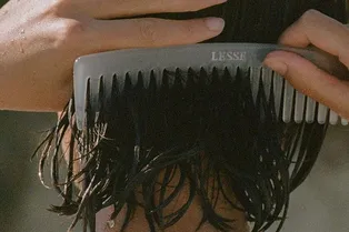 Частые ошибки в уходе за волосами — они ведут к их потере 