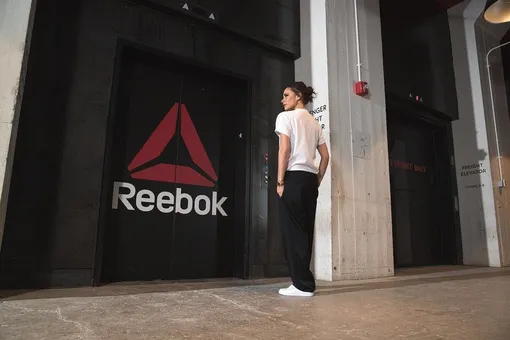 Устала от шпилек: Виктория Бекхэм создаст коллекцию кроссовок для Reebok