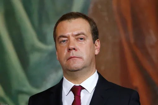 Статус свободен? Дмитрия Медведева заметили без обручального кольца