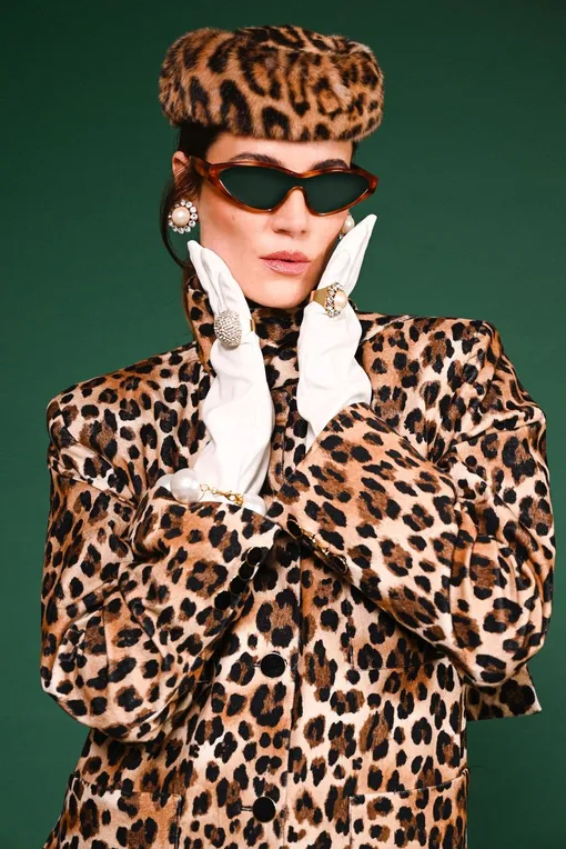 Модная куртка с леопардовым принтом