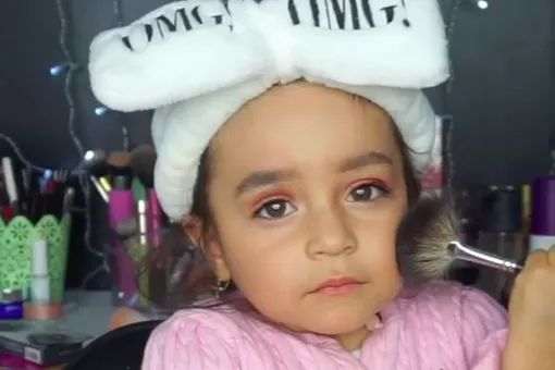 Трехлетняя девочка бьюти-блогер покорила пользователей Instagram*