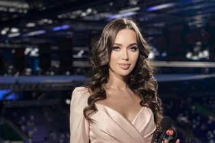 «Все, как у мамы»: Анастасия Костенко сделала двухлетней дочери яркий макияж