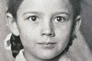 Малышка со снимка не знала, что однажды станет невероятно популярной в СССР благодаря съемкам в комедии о приключениях студента. Догадались, кто это?