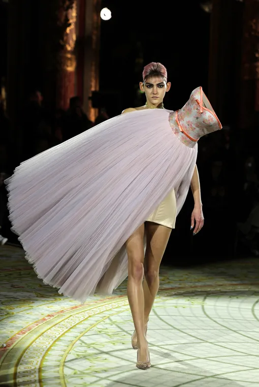 Показ Viktor&Rolf весна-лето 2023 Показ Viktor&Rolf весна-лето 2023