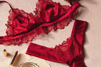 Леди в красном: 8 комплектов белья, которые разожгут страсть на День святого Валентина
