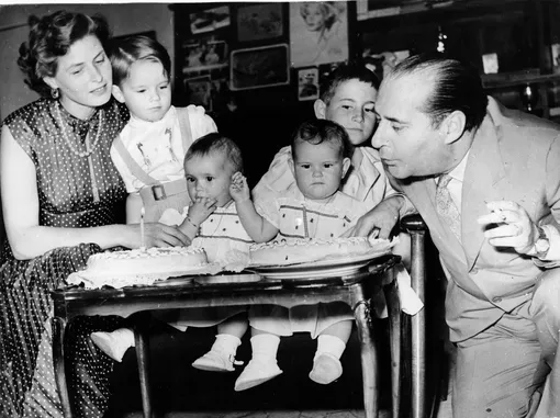 Роберто Росселлини с женой и детьми