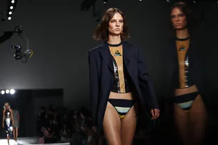 Как носить велосипедки и купальники для серфинга с пиджаком: 22 лука Sportmax Как носить велосипедки и купальники для серфинга с пиджаком: 22 лука Sportmax