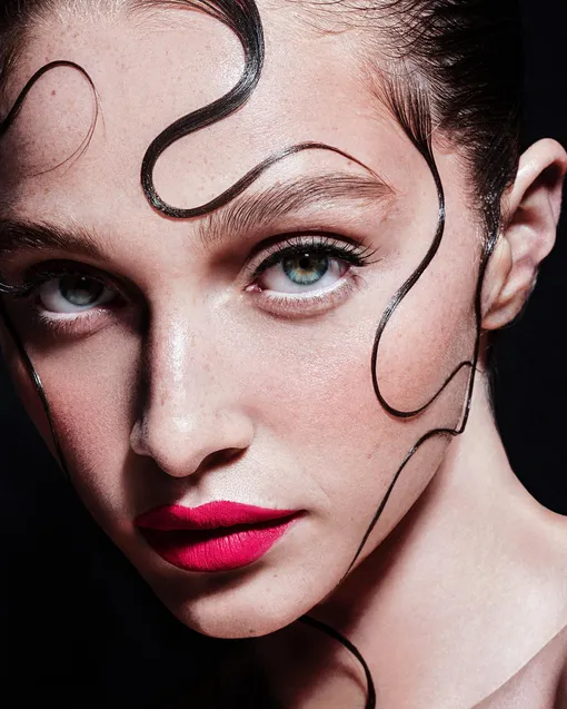 модная розовая помада