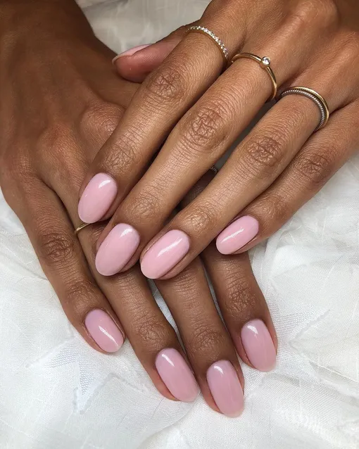 Что такое Bubblegum Nails — и почему это самый модный маникюр весны-2024