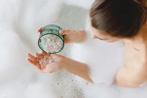 Соль для ванны: польза и вред домашней СПА-процедуры