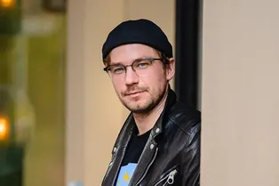 Александр Петров кардинально сменил имидж