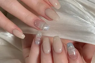 25 идей для нюдового маникюра с блестками, которые можно повторить в декабре-2025 25 идей для нюдового маникюра с блестками, которые можно повторить в декабре-2025