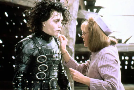Кадр из фильма «Эдвард руки-ножницы» (1990)
