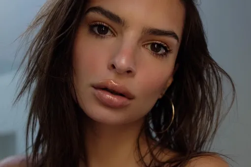 Эмили Ратаковски поделилась редкими фото с супругом и родителями Эмили Ратаковски поделилась редкими фото с супругом и родителями