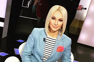 Без макияжа и привычной укладки 47-летняя Лера Кудрявцева выглядит ровесницей своего мужа