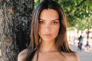 Как правильно знакомиться в Сети? Знает Эмили Ратаковски Как правильно знакомиться в Сети? Знает Эмили Ратаковски