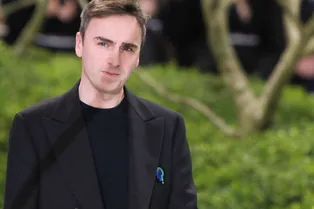 После Calvin Klein: Раф Симонс выпустил брелки в виде помятых банок от газировки После Calvin Klein: Раф Симонс выпустил брелки в виде помятых банок от газировки