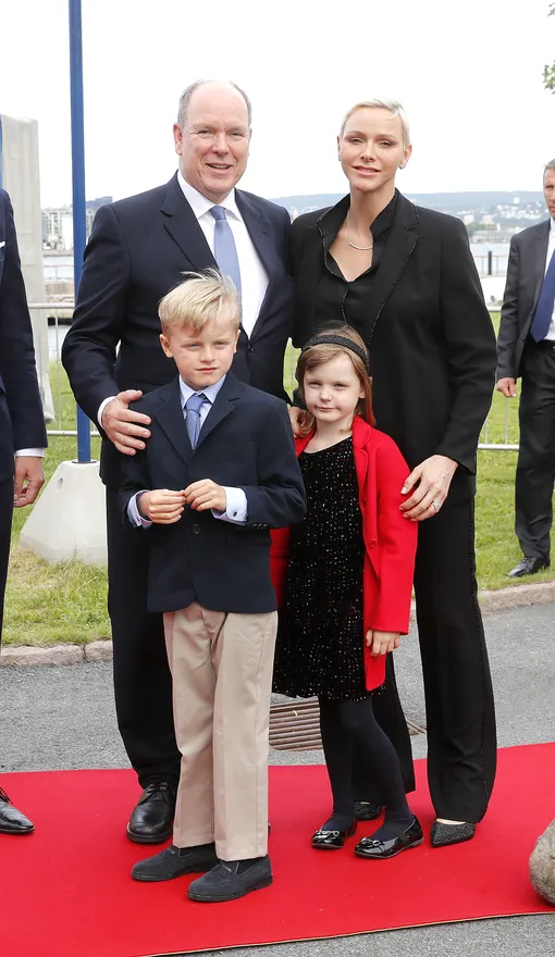 Княгиня Шарлен и Князь Альбер II с детьми