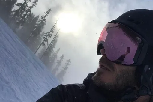 Травмоопасные каникулы: Дэвид Бекхэм выбил зуб, катаясь на сноуборде