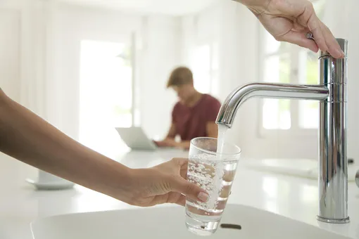 5 простых способов очистить воду из-под крана в домашних условиях