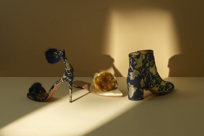 В стиле Густава Климта: Aquazzura x MyTheresa выпустили золотую коллекцию туфель