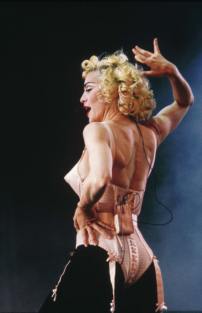 Мадонна в 1990 году