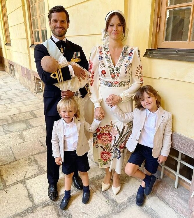 Принц Карл Филипп с женой и детьми