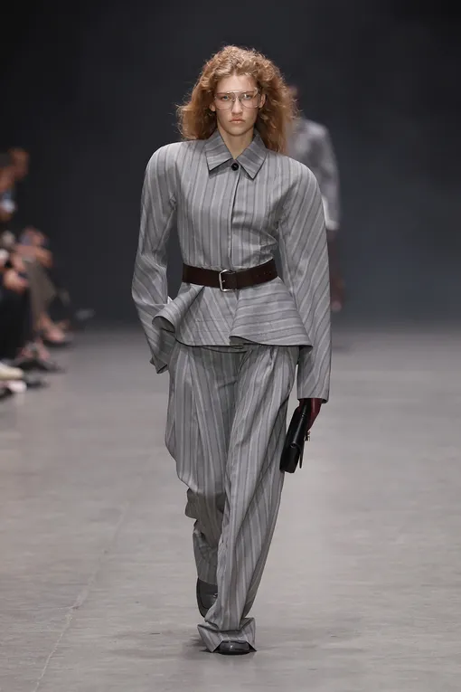 Какие брюки купить на весну 2026