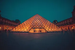 От Кунсткамеры до египетских пирамид и Тадж-Махала: 8 самых крутых онлайн-туров