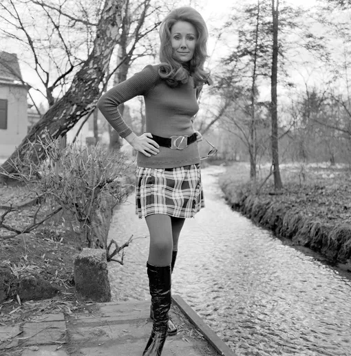 Мини-юбки начали набирать популярность в 60-х