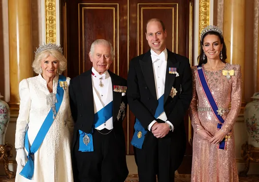 Камилла Паркер-Боулз, король Карл III, принц Уильям и Кейт Миддлтон