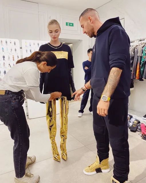 Алена Шишкова во время подготовки к шоу Philipp Plein Алена Шишкова во время подготовки к шоу Philipp Plein
