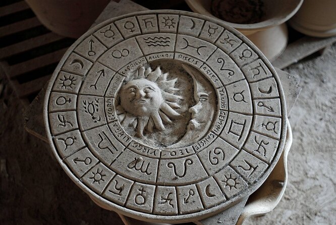 Ведическая астрология отличается от западной тем, что использует дробные карты