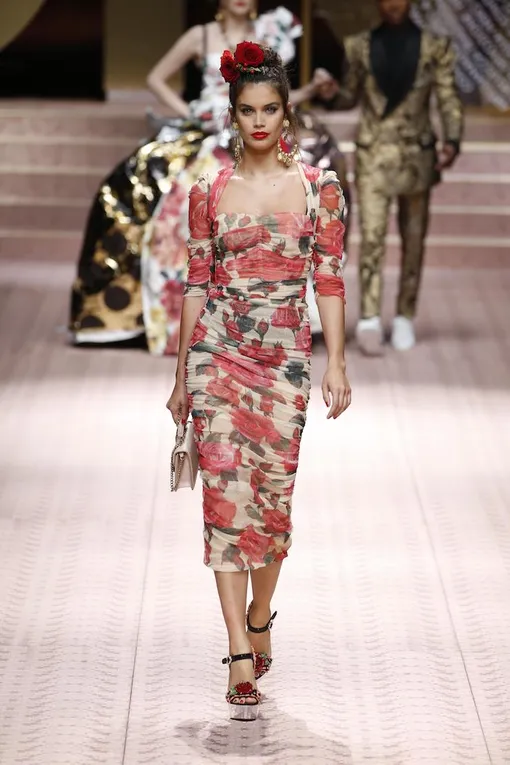 Сара Сампайо на показе Dolce&Gabbana Сара Сампайо на показе Dolce&Gabbana