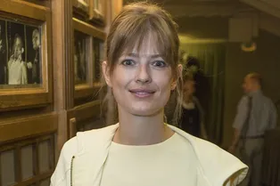 «Было сложно»: супруга Константина Эрнста рассказала, как привела фигуру в форму после рождения третьего ребенка