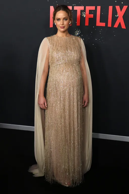 Беременная Дженнифер Лоуренс на премьере фильма «Не смотрите наверх» в 2021 году