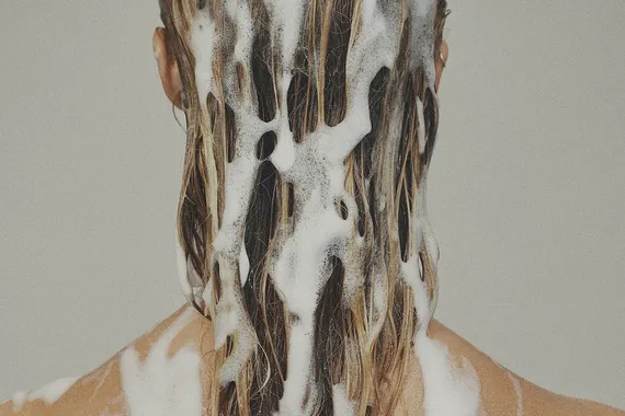 10 шампуней, которые деликатно очищают и не пересушивают кожу головы