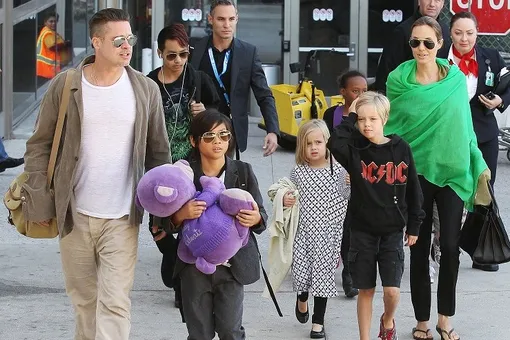 Как взрослые: Дети Анджелины Джоли и Брэда Питта ходят на шопинг без родителей