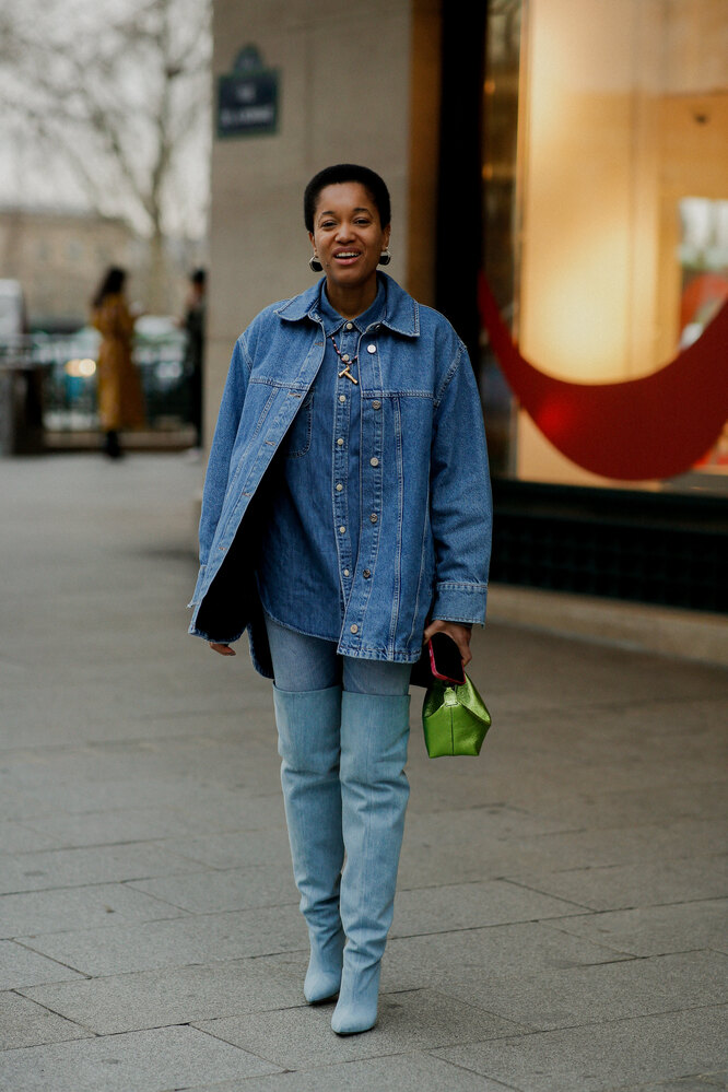 Современные парижанки выбирают джинсовые образы