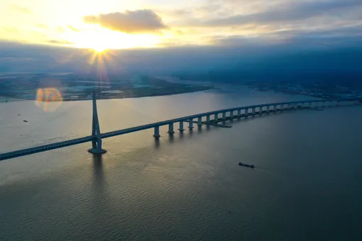 Когда терпение пассажиров уже закончилось, а виадук еще нет: что известно о самом длинном мосте в мире, ставшем рекордсменом Книги рекордов Гиннесса