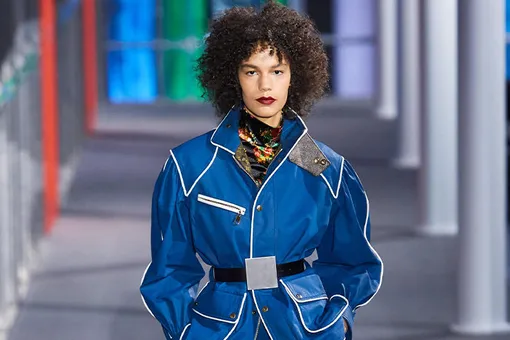 Черная кожа и ватники в цветочек на показе Louis Vuitton FW 2019/20