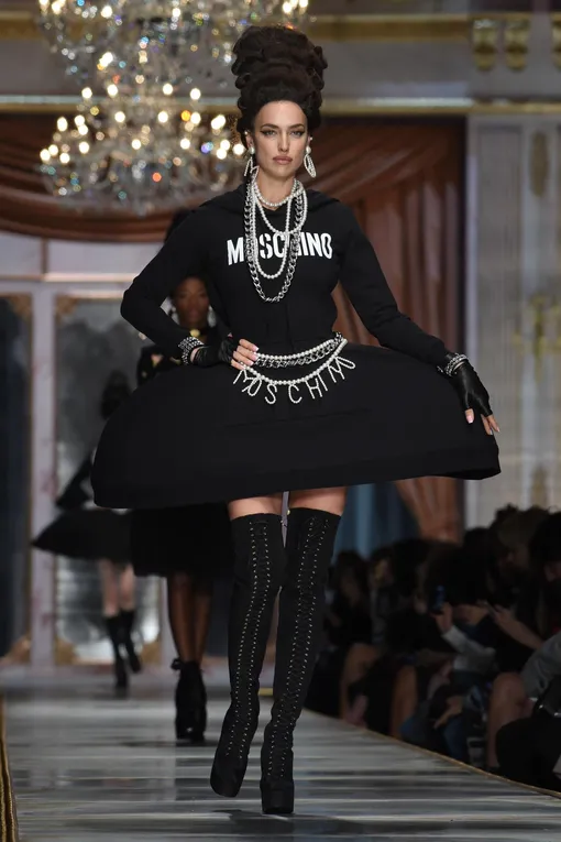 Ирина Шейк на показе Moschino