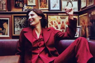 Маша Мозолевская проводит сравнительный фотоанализ