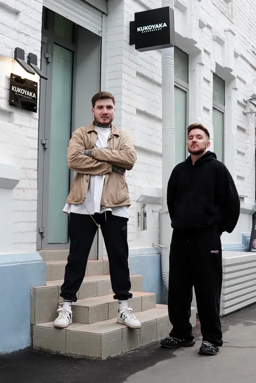 Денис Кукояка с партнером Львом на открытии Kukoyaka Barbershop Денис Кукояка с партнером Львом на открытии Kukoyaka Barbershop