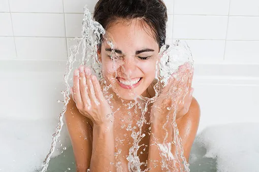 Секреты H2O: как вода влияет на здоровье волос и кожи