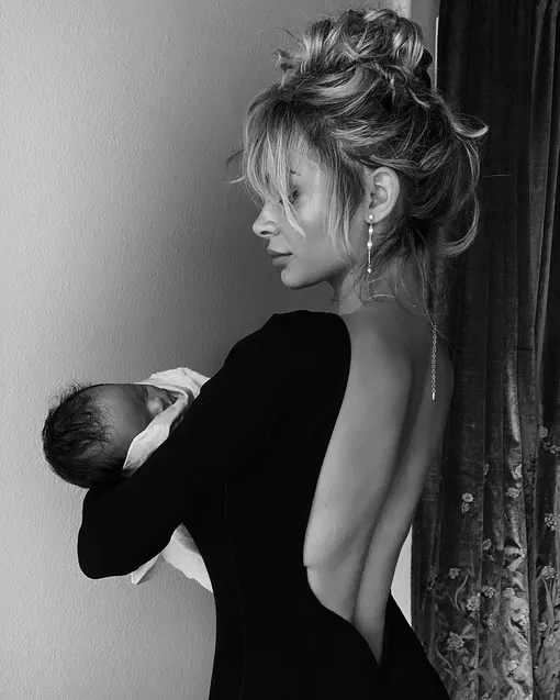 Алиса Скотт с малышом от Ника Кэннона