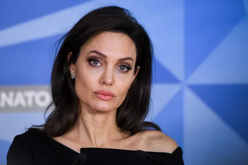 Поголовно: еще одна дочка Анджелины Джоли перестала носить женскую одежду
