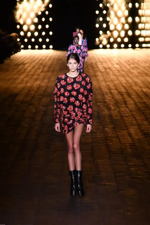 Кайя Гербер на показе Saint Laurent осень/зима 2018 Кайя Гербер на показе Saint Laurent осень/зима 2018