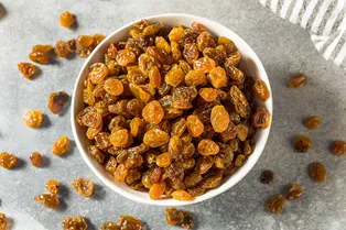 Изюм: польза и вред для организма и 3 здоровых рецепта Изюм: польза и вред для организма и 3 здоровых рецепта